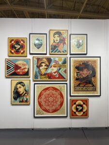 Shepard Fairey -  <strong>Installation</strong> (2022<strong style = 'color:#635a27'></strong>)<bR />